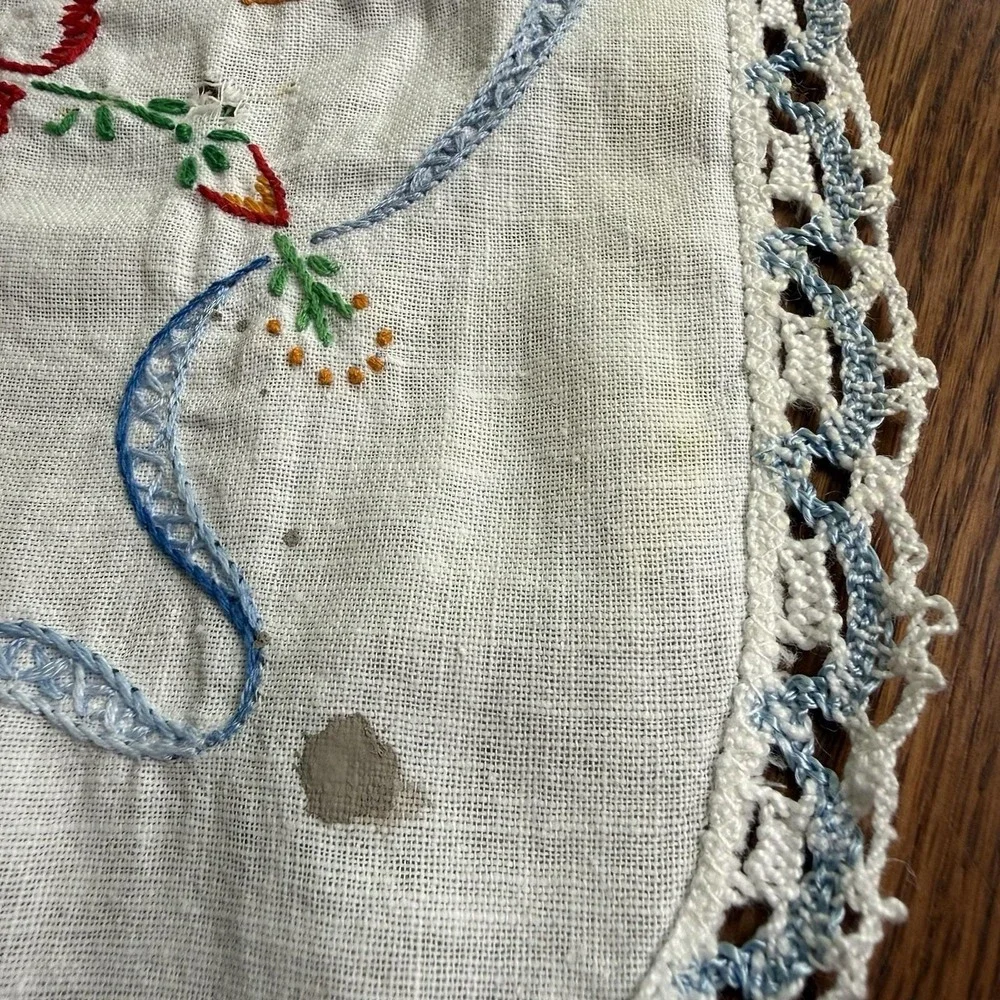 Vtg Hand-Embroidered Floral Linen Table Runner With Lace Tatted Edging 36